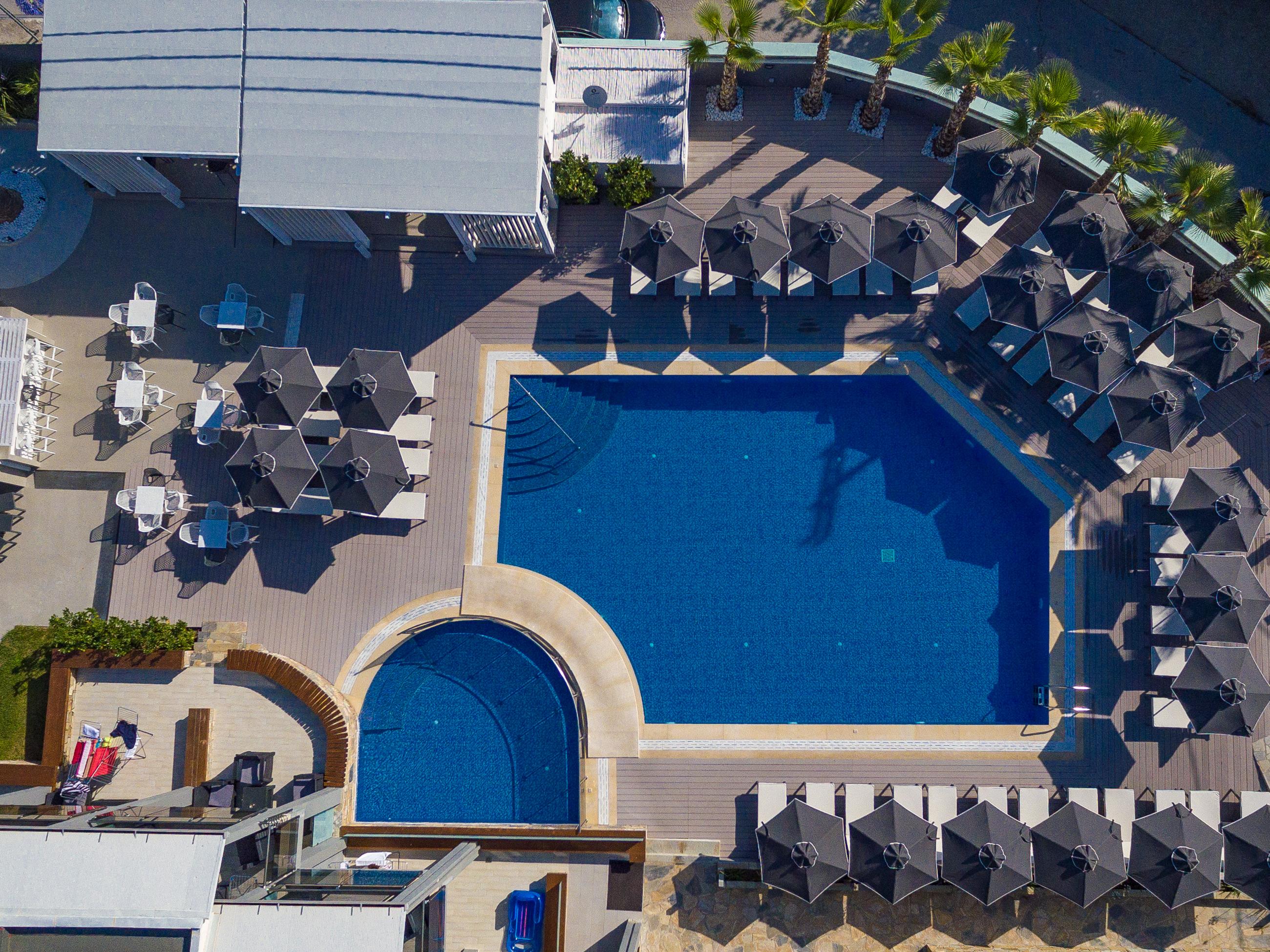 Dionysos & Hotel