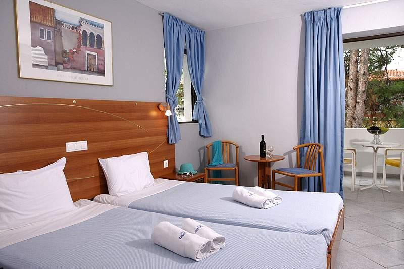 Dionysos & Hotel 3*
