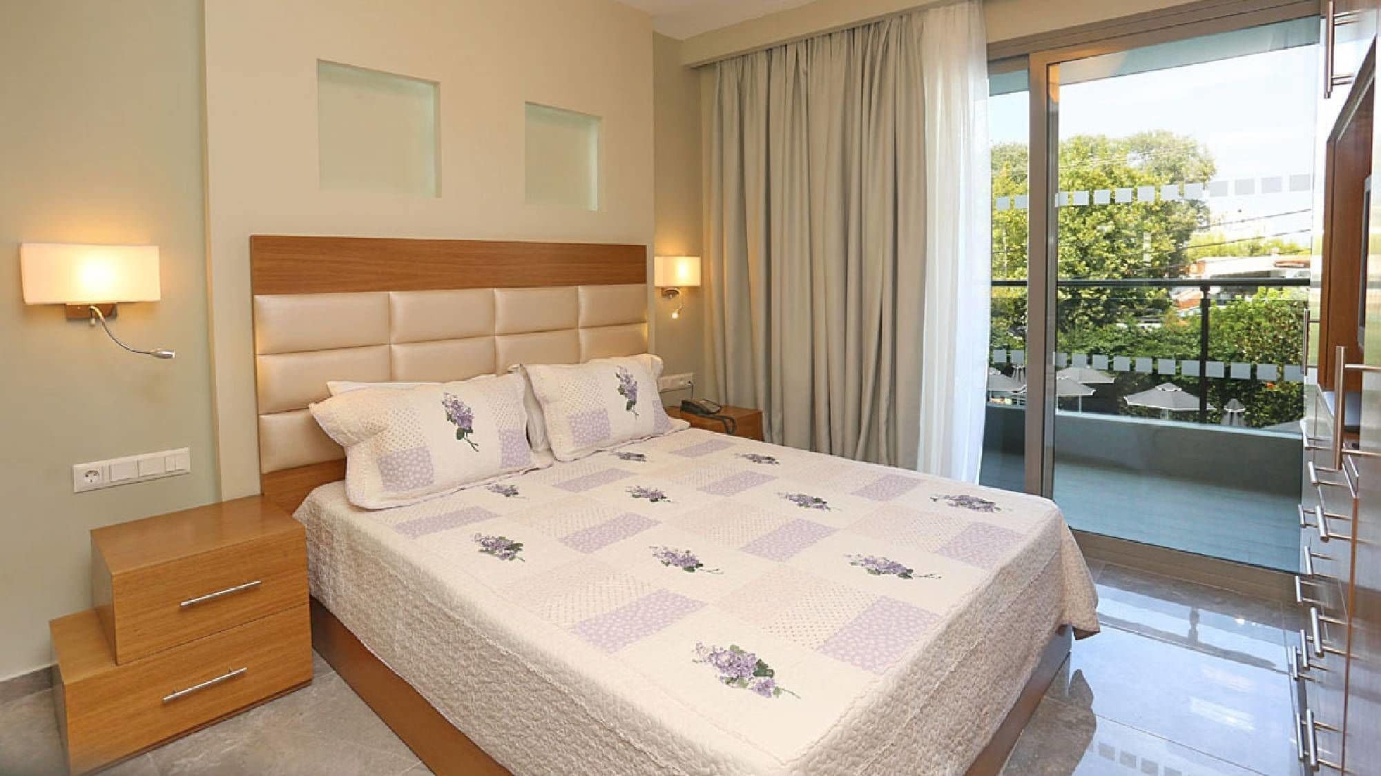 Dionysos & Hotel